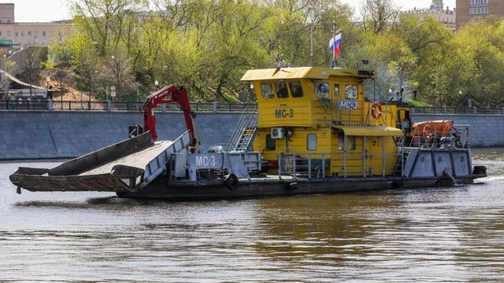 Более 500 тонн мусора собрал коммунальный флот с акватории Москвы с начала навигации