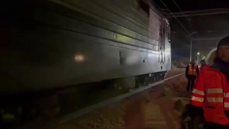 Персонал попавшего в аварию под Мурманском поезда представят к наградам Персонал попавшего в аварию под Мурманском поезда представят к наградам