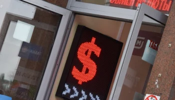 Внебиржевой курс доллара опустился ниже 87 рублей