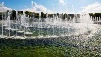 Фонтаны в Москве начали готовить к завершению сезона