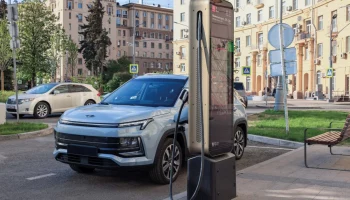 Собянин: К 2030 году в Москве будет более 30 тысяч зарядок для электромобилей
