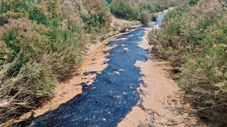 Утечка нефтяной жидкости произошла на юге Узбекистана из-за схода селя Утечка нефтяной жидкости произошла на юге Узбекистана из-за схода селя