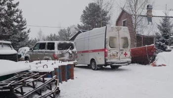 Аэролодка столкнулась с плавучим домом в Ленобласти