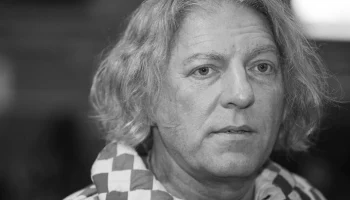 Москва онлайн покажет прощание с продюсером и телеведущим Александром Олейниковым