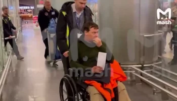 Россияне, выжившие на упавшем в Афганистане самолете, прилетели в Москву