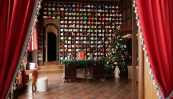 "Дом Деда Мороза" откроется в кинопарке "Москино"