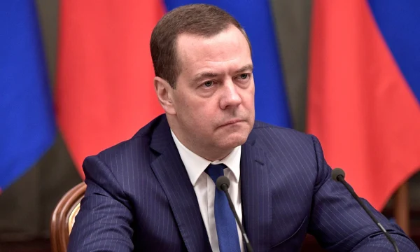 Медведев прокомментировал возмущение Мерца из-за визита Шредера в Россию Медведев прокомментировал возмущение Мерца из-за визита Шредера в Россию