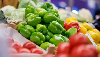 Экономист Зубец: скачок цен на болгарский перец в РФ вызван кризисом вокруг Ирана
