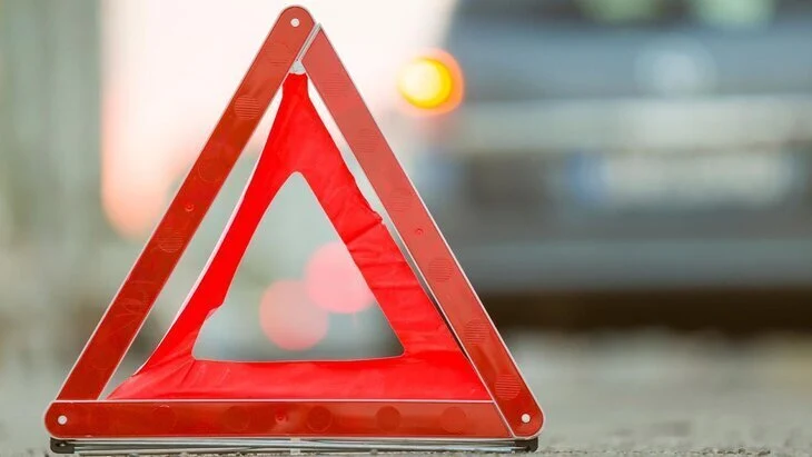 Автомобиль загорелся на Ярославском шоссе в Москве Автомобиль загорелся на Ярославском шоссе в Москве