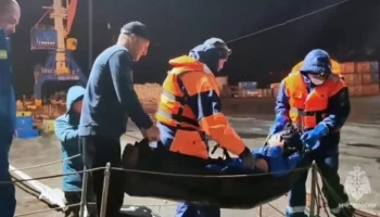 Выживший в Охотском море путешественник выписан из больницы