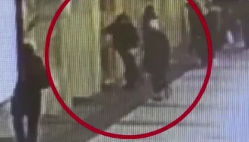 Полицейские задержали мужчину, который сломал нос девушке в московском метро