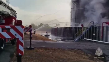 Пожарные локализовали возгорание на резервуаре с нефтью в Ростовской области