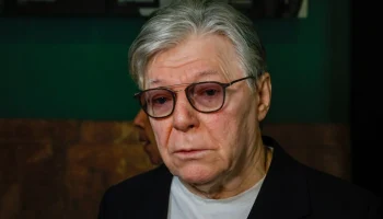 Актер Александр Збруев выписан из больницы