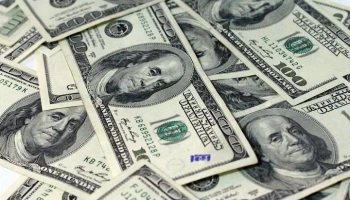 Внебиржевой курс доллара поднялся выше 80 рублей впервые за 2 месяца