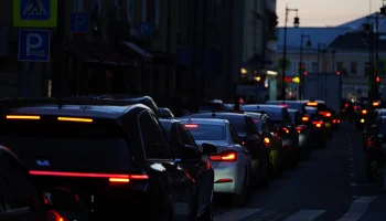 Загруженность дорог в Москве достигла восьми баллов