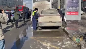 ТАСС: экспертиза показала, что врезавшийся в остановку в Казани водитель был трезв