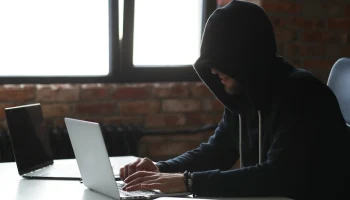 Пенсионерка из Магадана отдала мошенникам 17,3 млн руб, продав две квартиры