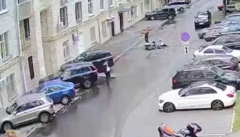 Неизвестный на электровелосипеде сбил пожилую женщину на Ленинском проспекте