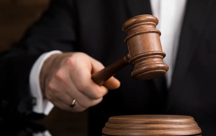 Двух полковников ФСБ приговорили к девяти годам тюрьмы за взятки от священников Двух полковников ФСБ приговорили к девяти годам тюрьмы за взятки от священников