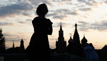 Синоптики предупредили москвичей о жаркой, но облачной погоде 13 июля