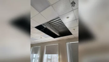 СК начал проверку после обрушения потолка в московской школе