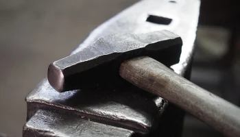 Школьник с молотком напал на одноклассников в Челябинске