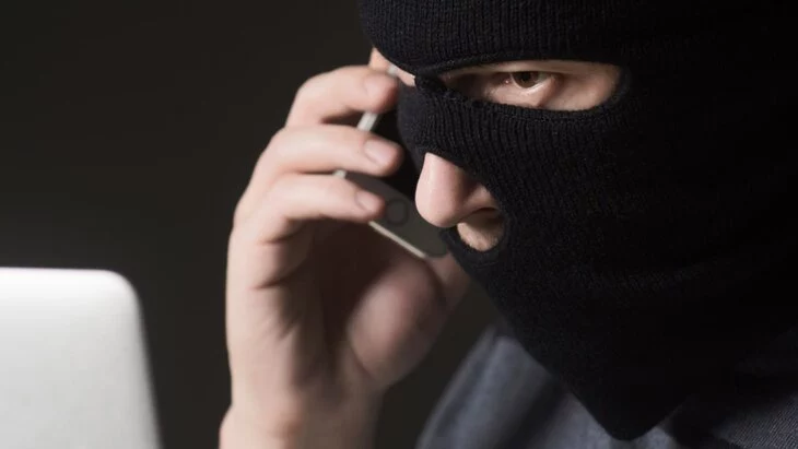 Мошенники украли 460 тысяч рублей у профессора МГУ Мошенники украли 460 тысяч рублей у профессора МГУ