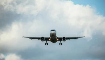 Самолет Ан-24, летевший в Ленск, вернулся в Иркутск из-за неисправности