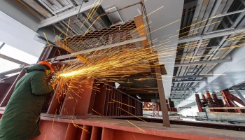 Деформационные швы на 30 мостовых сооружениях обновят в Москве в этом году