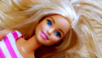 Роскачество выявило высокий риск облысения у кукол Barbie, Bratz и Hasbro