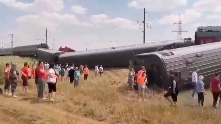 Уголовное дело возбуждено после схода поезда с рельсов под Волгоградом Уголовное дело возбуждено после схода поезда с рельсов под Волгоградом