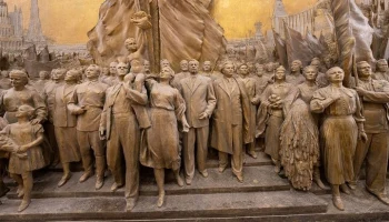 На выставке #ТретьяковкаНаВДНХ представлены горельефы Вучетича и Фрих-Хара