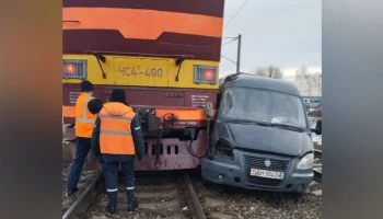 Поезд Москва &ndash; Брест столкнулся с микроавтобусом в Минской области