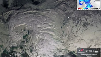 Роскосмос показал, как выглядит из космоса двигающийся к Москве циклон