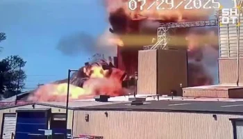 Мощный взрыв прогремел на заводе в США