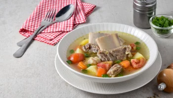 Проблемы с сердцем и почками: врач Джутова рассказала об опасности жирных супов
