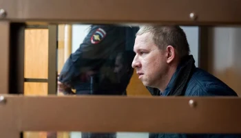 Суд арестовал задержанного после перестрелки на Рублевке Суд арестовал задержанного после перестрелки на Рублевке
