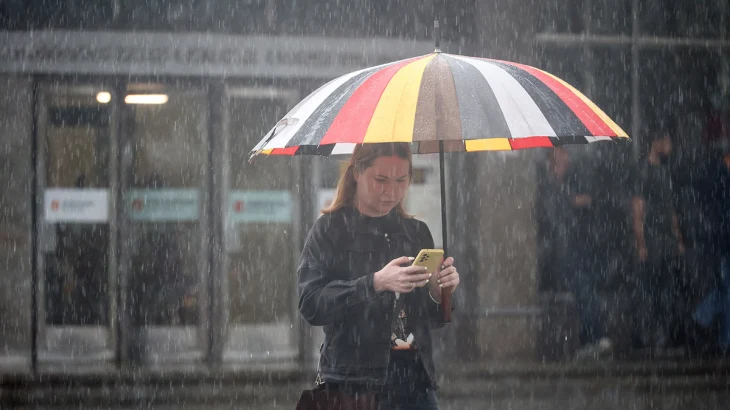 Москвичей предупредили о задержках наземного транспорта из-за ливня Москвичей предупредили о задержках наземного транспорта из-за ливня