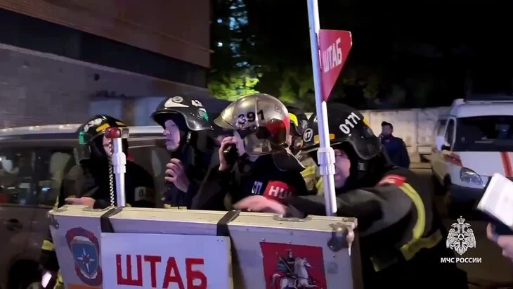Открытое горение в здании на востоке Москвы ликвидировано