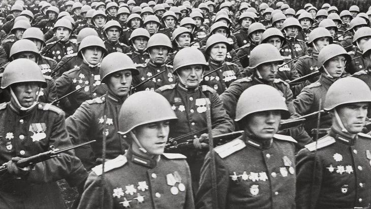 Главархив Москвы открыл виртуальную выставку к годовщине парада Победы