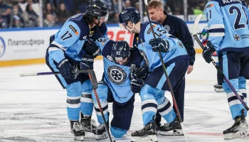 Хоккеиста Рассказова унесли на носилках после столкновения с соперником