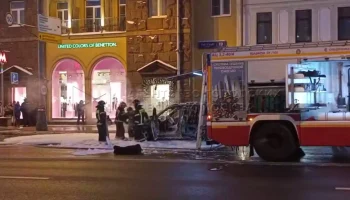 Автомобиль Nissan сгорел в центре Москвы