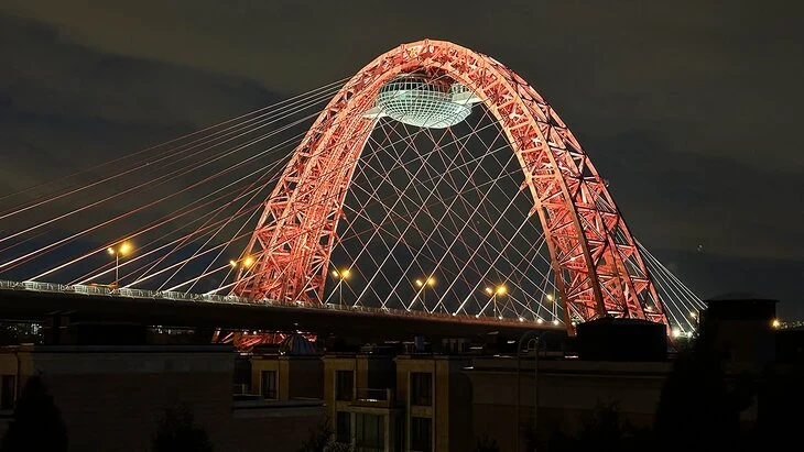 Более 100 объектов получили архитектурно-художественную подсветку в Москве в 2025 году