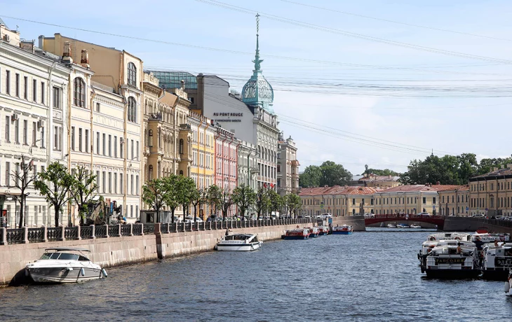Девушка отправила в нокаут назойливого поклонника в центре Санкт-Петербурга