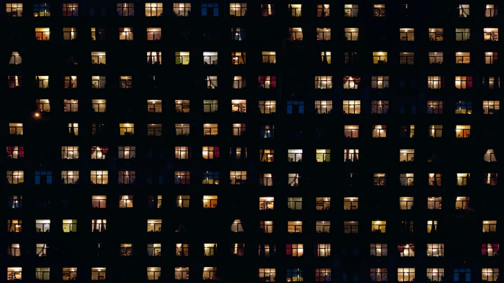 День светящихся окошек и Всемирный день приветствий: какие праздники отмечают в России и мире 21 ноя