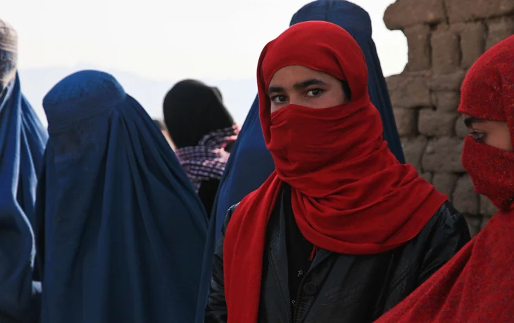 &laquo;Талибан*&raquo; разрешил насмерть забивать камнями женщин за измену