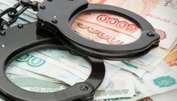 "Коммерсант": экс-сотрудника МВД Сатюкова обвиняют в получении рекордной взятки