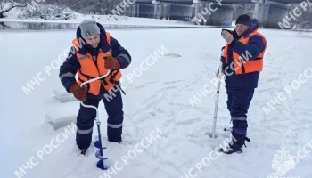 Поиски детей, провалившихся под лед на Десне, продолжаются уже десятый день