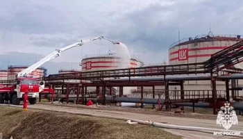 Двое рабочих стали жертвами пожара на НПЗ в Коми