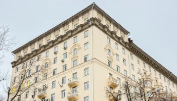 В районе Соколиная Гора завершился капитальный ремонт дома в неоклассическом стиле